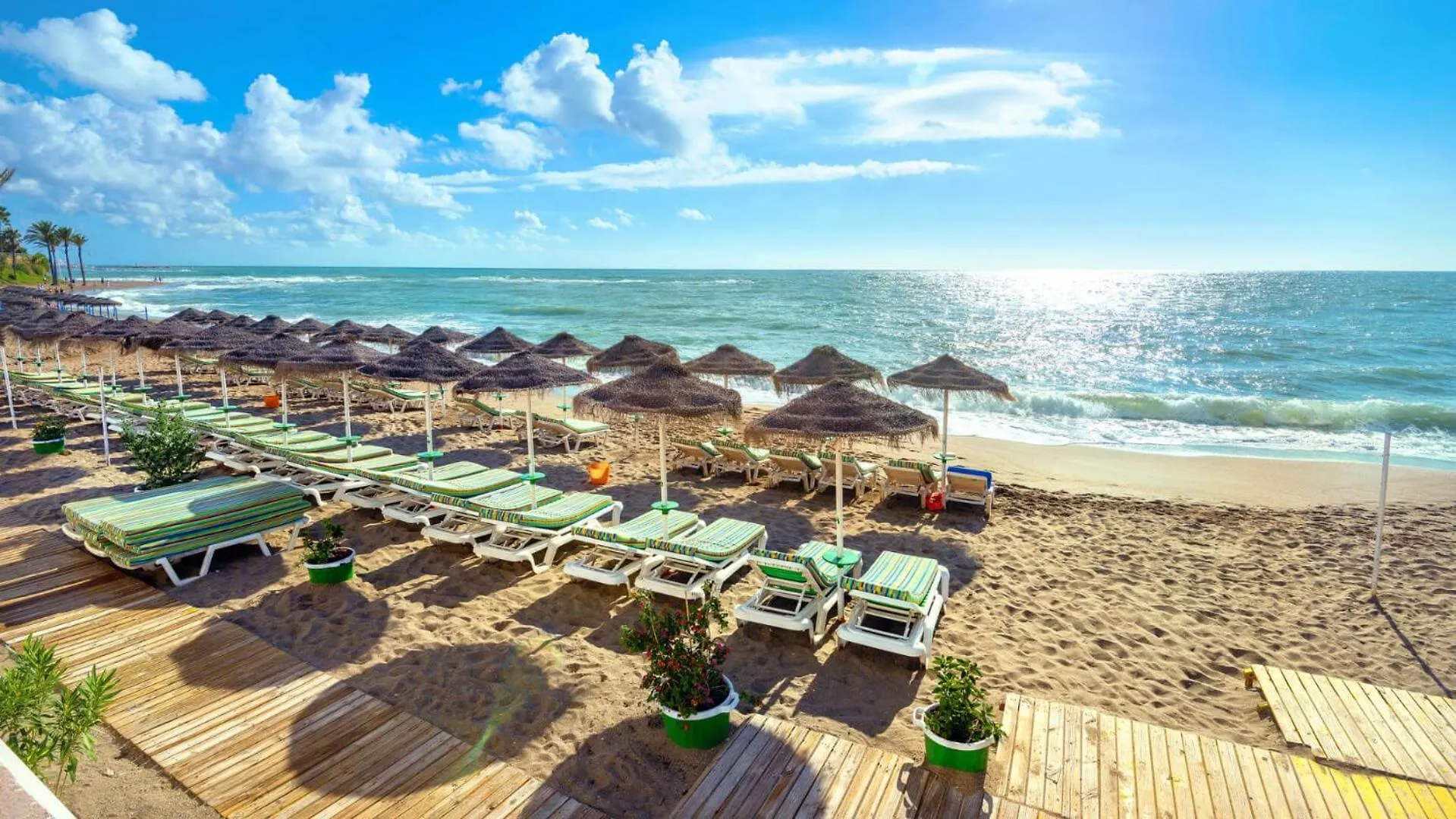 527 Júpiter Apartamentos - PISCINA ABIERTA - EXCELENTE CONEXIÓN WIFI Benalmádena